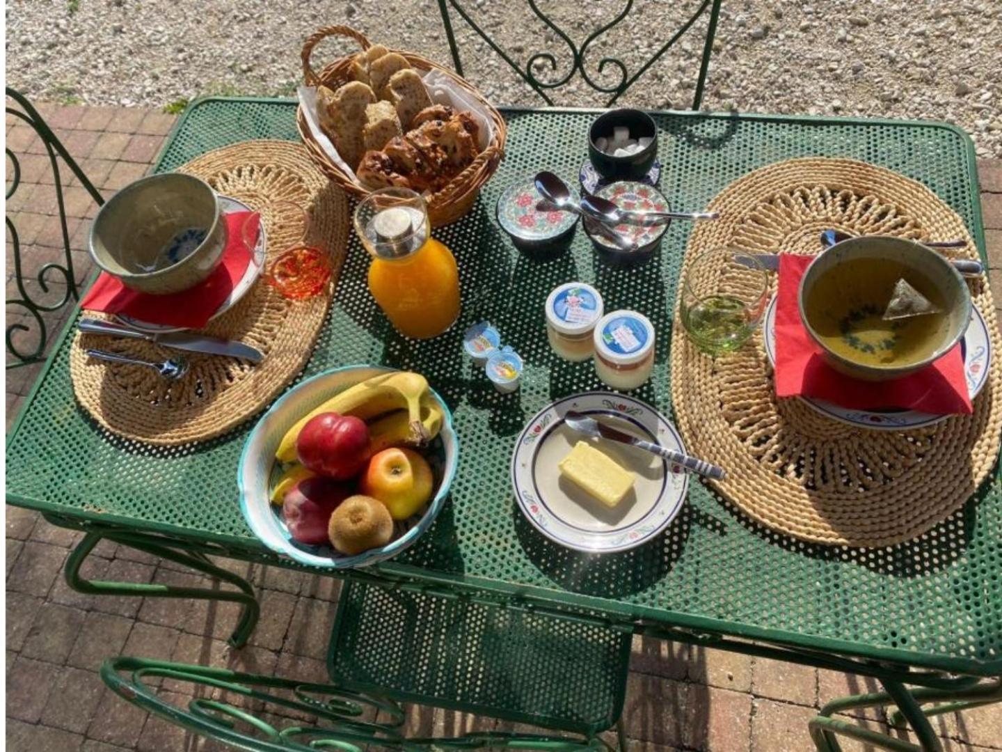 Bed and Breakfast Chez Karine Ceyzerieu Экстерьер фото